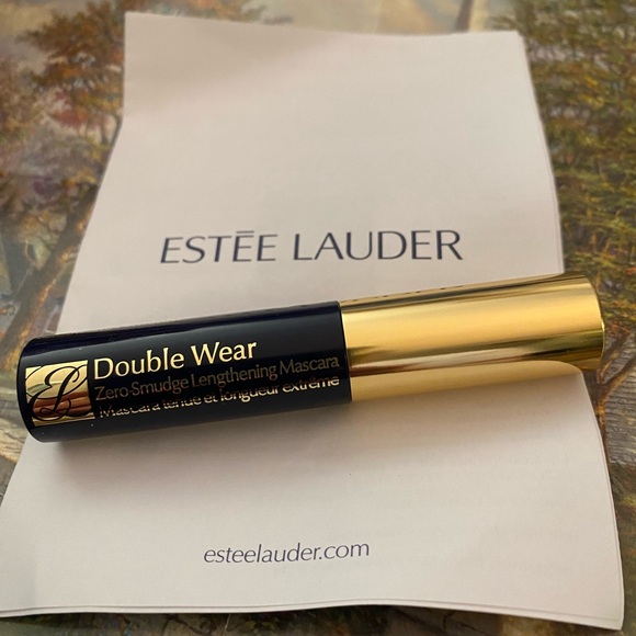 Estée Lauder Double Wear Zero-Smudge Lengthening Mascara-Black - Picture 2 of 3